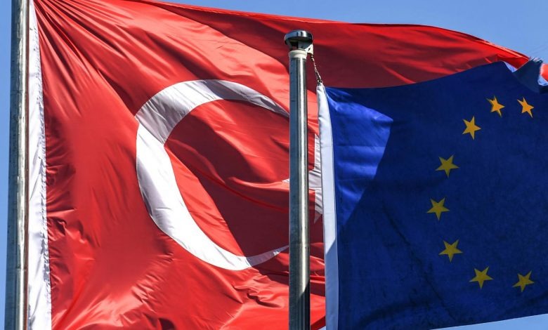 الاتحاد الأوروبي يضيء خطة تمويل رئيسية للاجئين في تركيا